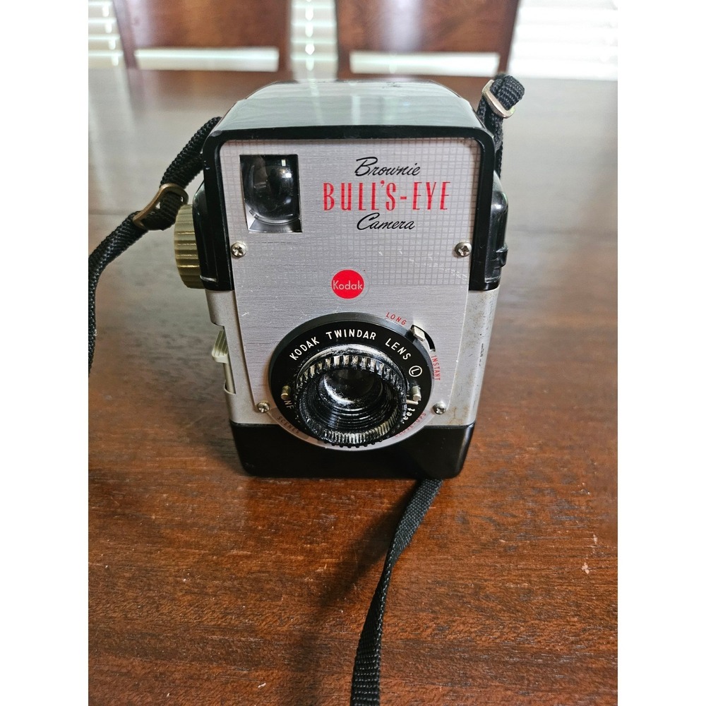 Kodak Brownie Bull's-Eye Camera Vintage Black Silver Twindar Lens Retro Analog